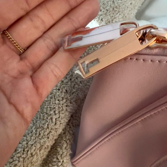Ted Baker ADORABLE light pink and rose gold satchel. Never worn - Picture 3 of 4